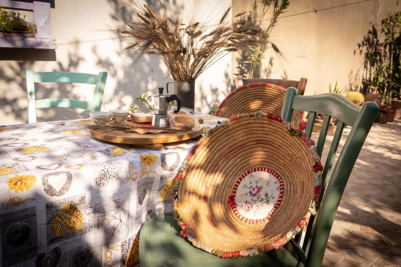 Musei Sa Domu De Ladiri - Matrimoniale Con Giardino B&B 외부 사진